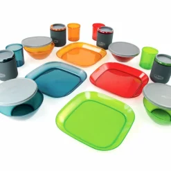 Vaisselle GSI Infinity 4 Person Deluxe Tableset- Multicolor